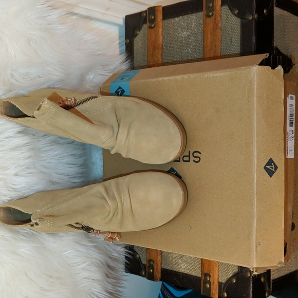 Sperry - Picture 3 of 9